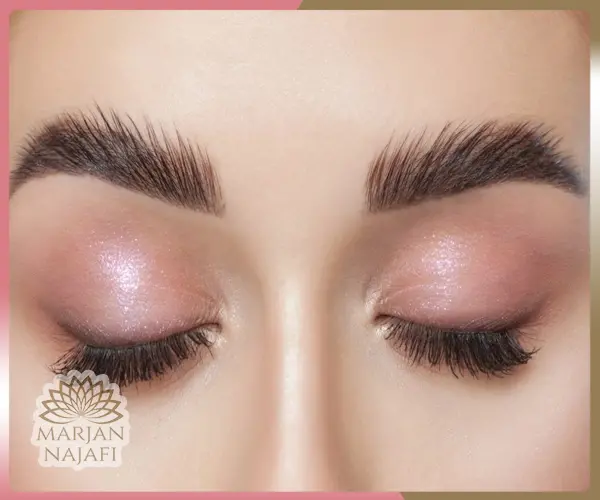 عوارض پاک نکردن مواد لیفت ابرو