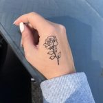 تتو گل رز روی دست