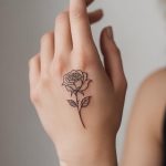 طرح خام تاتو گل رز روی دست